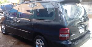 VENTA KIA CARNIVAR-2005