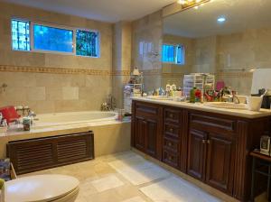 VENDO O ALQUILO EN PIANTINI CON 300 MTS